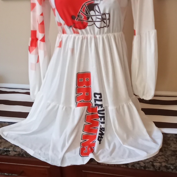 Dress - Picture 2 of 8